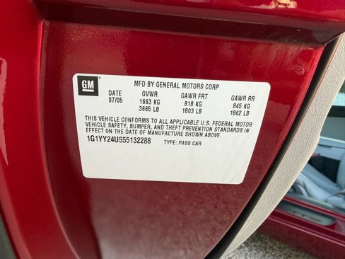 Used 2005 Chevrolet Corvette Coupe w/ Preferred Equipment Group RWD image 38