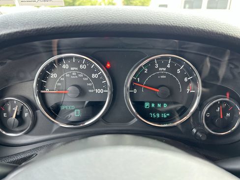 Used 2015 Jeep Wrangler Unlimited Sahara w/ Dual Top Group AWD/4WD image 23