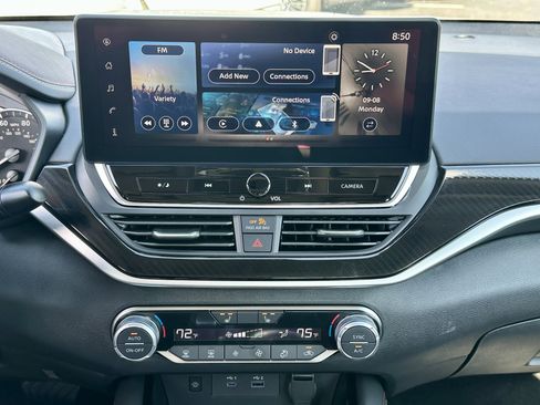 Used 2025 Nissan Altima 2.5 SR w/ SR Premium Package image 29