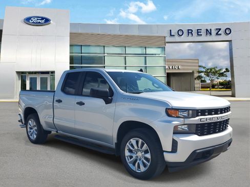 Used 2021 Chevrolet Silverado 1500 Custom image 3