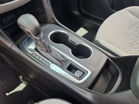 Used 2022 Chevrolet Equinox LS FWD image 21