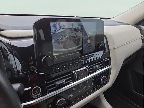 Used 2023 Nissan Pathfinder SL image 18