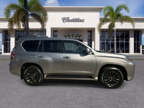 Used 2020 Lexus GX 460 Premium w/ Premium Package image 16