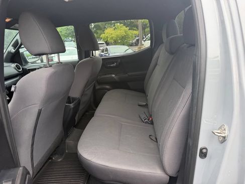 Used 2019 Toyota Tacoma TRD Off-Road AWD/4WD image 10