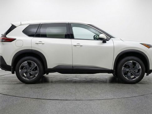 Used 2025 Nissan Rogue SV FWD image 11