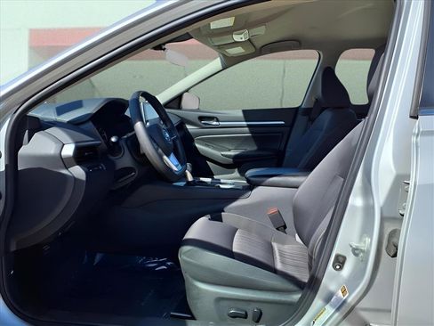 Used 2022 Nissan Altima 2.5 SV image 14
