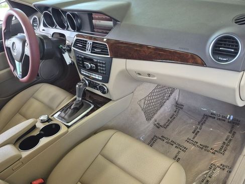 Used 2014 Mercedes-Benz C 300 4MATIC Sedan image 19
