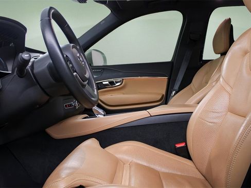 Certified 2021 Volvo XC90 T8 Inscription w/ Advanced Package image 18