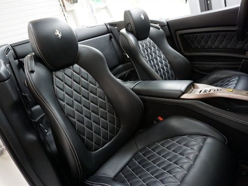 Used 2014 Ferrari California image 19