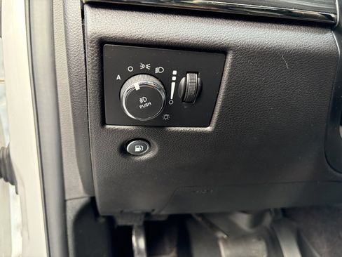 Used 2019 Jeep Grand Cherokee Limited X image 12