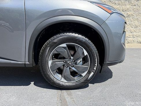 Used 2024 Nissan Rogue SV AWD/4WD image 7