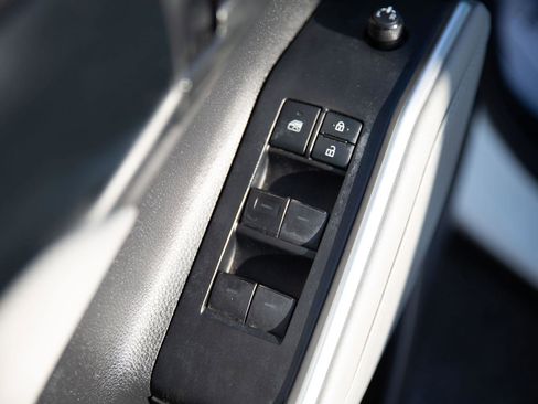 Used 2020 Toyota Highlander LE image 20