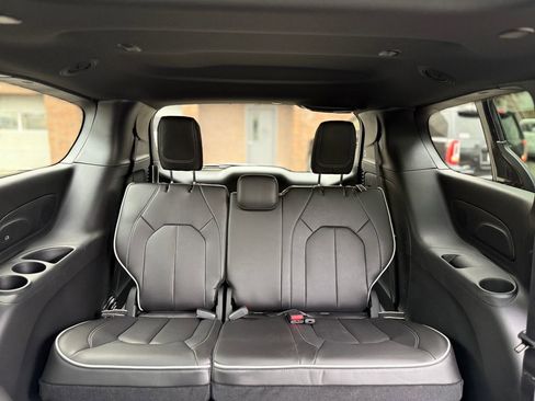 New 2026 Chrysler Pacifica Limited w/ S Appearance Package image 25