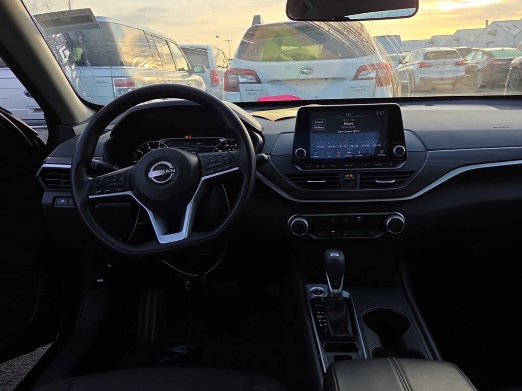 Used 2025 Nissan Altima 2.5 SV AWD/4WD image 8