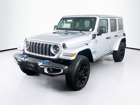 Used 2024 Jeep Wrangler Unlimited Sahara AWD/4WD image 3