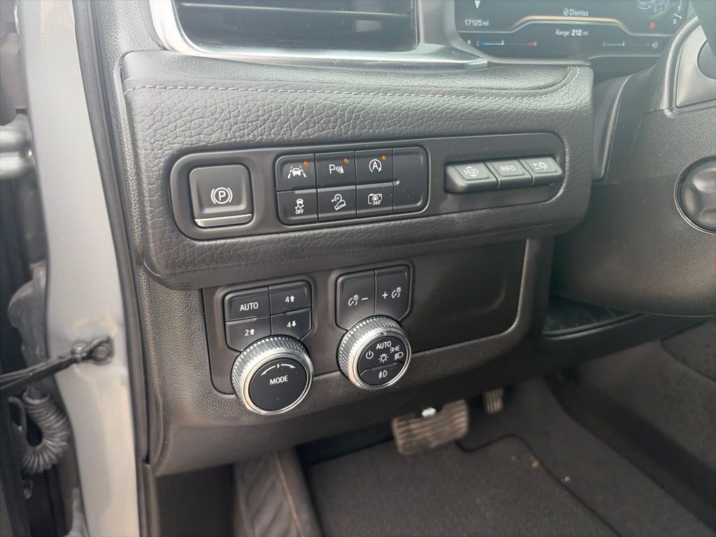 Used 2024 GMC Yukon XL Denali AWD/4WD image 20