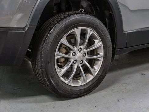 Used 2020 Jeep Cherokee Latitude Plus w/ Comfort/Convenience Group image 49