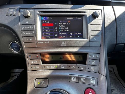 Used 2012 Toyota Prius Four image 11