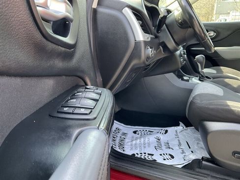 Used 2014 Jeep Cherokee Latitude w/ Comfort/Convenience Group image 22