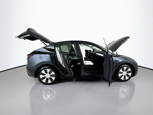 Used 2024 Tesla Model Y Long Range image 36