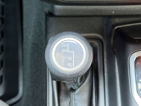 Used 2023 Jeep Gladiator Sport AWD/4WD image 19