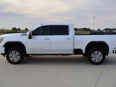 Used 2023 GMC Sierra 2500 Denali w/ Denali Ultimate Package AWD/4WD image 2