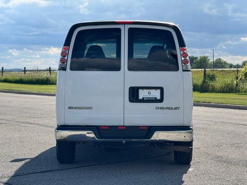Used 2005 Chevrolet Express 3500 Passenger w/ LS Preferred Equipment Group RWD image 6