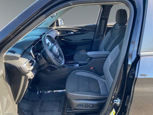 Used 2023 Chevrolet TrailBlazer LT FWD image 9