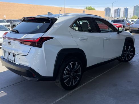 Used 2024 Lexus UX 250h FWD image 4