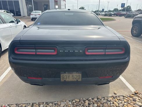 Used 2016 Dodge Challenger SXT RWD image 3