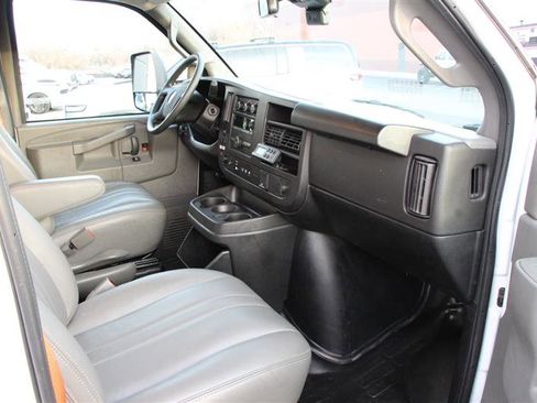 Used 2024 Chevrolet Express 3500 w/ Power Convenience Package image 10