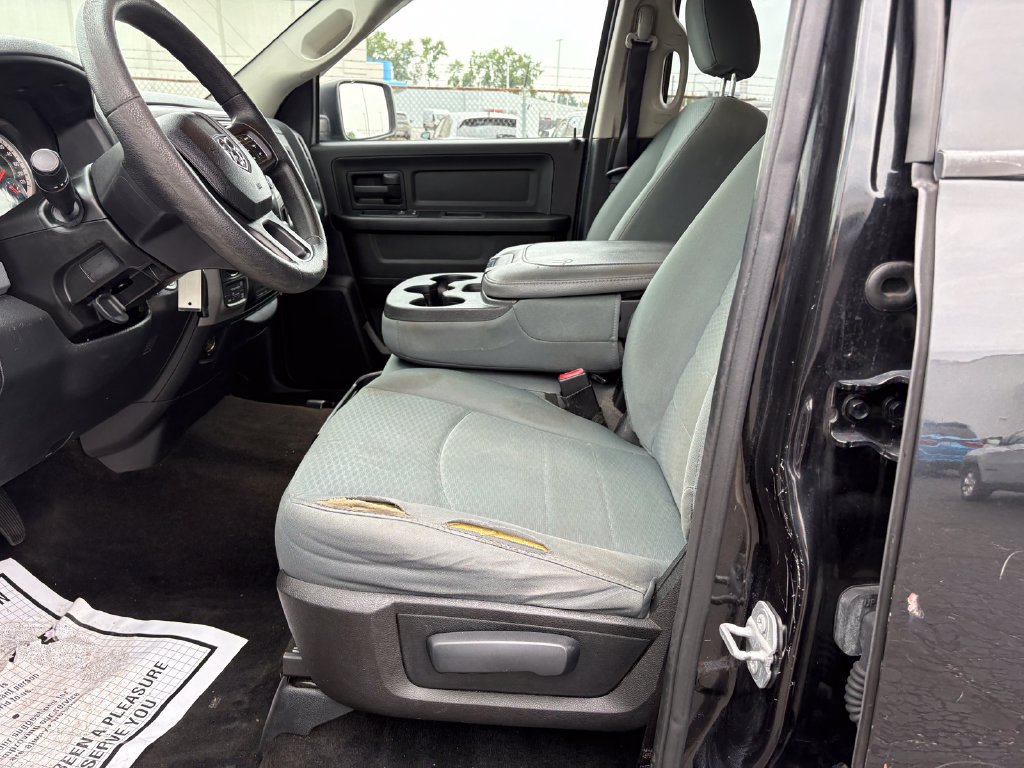 Used 2016 RAM 1500 Express w/ Black Ram 1500 Express Group AWD/4WD image 15