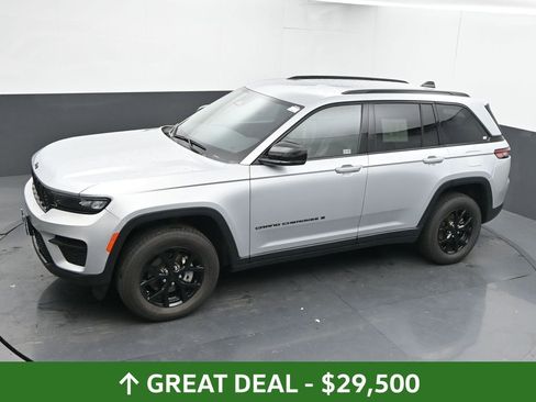 Used 2024 Jeep Grand Cherokee Altitude image 41