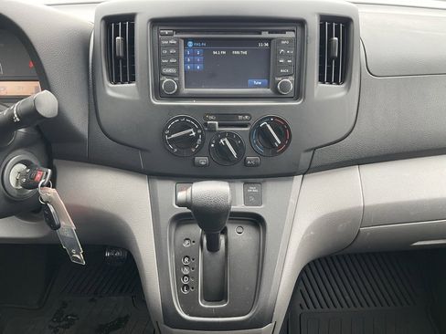 Used 2017 Chevrolet City Express LT w/ Technology Package image 9