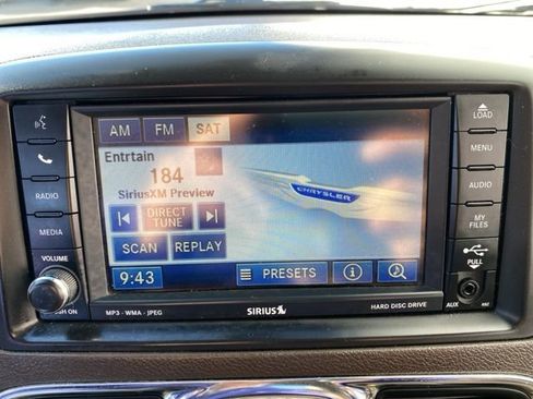 Used 2011 Chrysler Town & Country Touring-L image 20