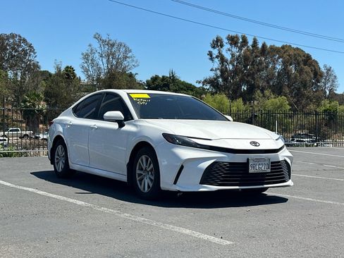 Used 2025 Toyota Camry LE FWD image 4