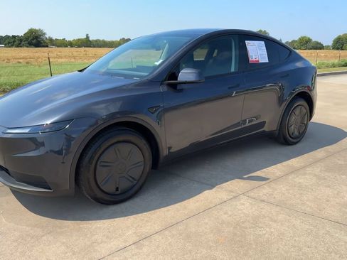 Used 2026 Tesla Model Y AWD image 3
