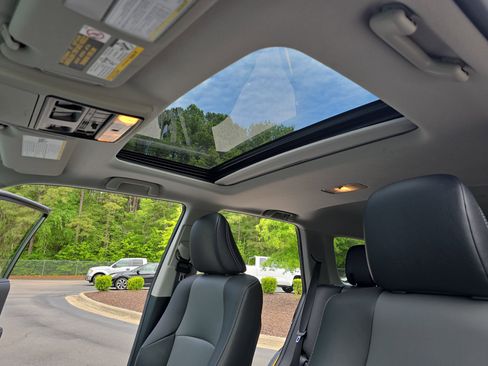 Used 2021 Toyota 4Runner SR5 Premium w/ Moonroof Package AWD/4WD image 31