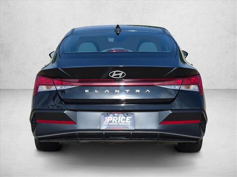 Used 2025 Hyundai Elantra SEL FWD image 7