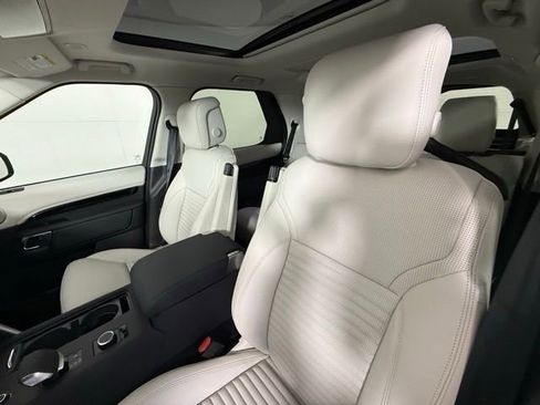 Certified 2025 Land Rover Discovery S image 15