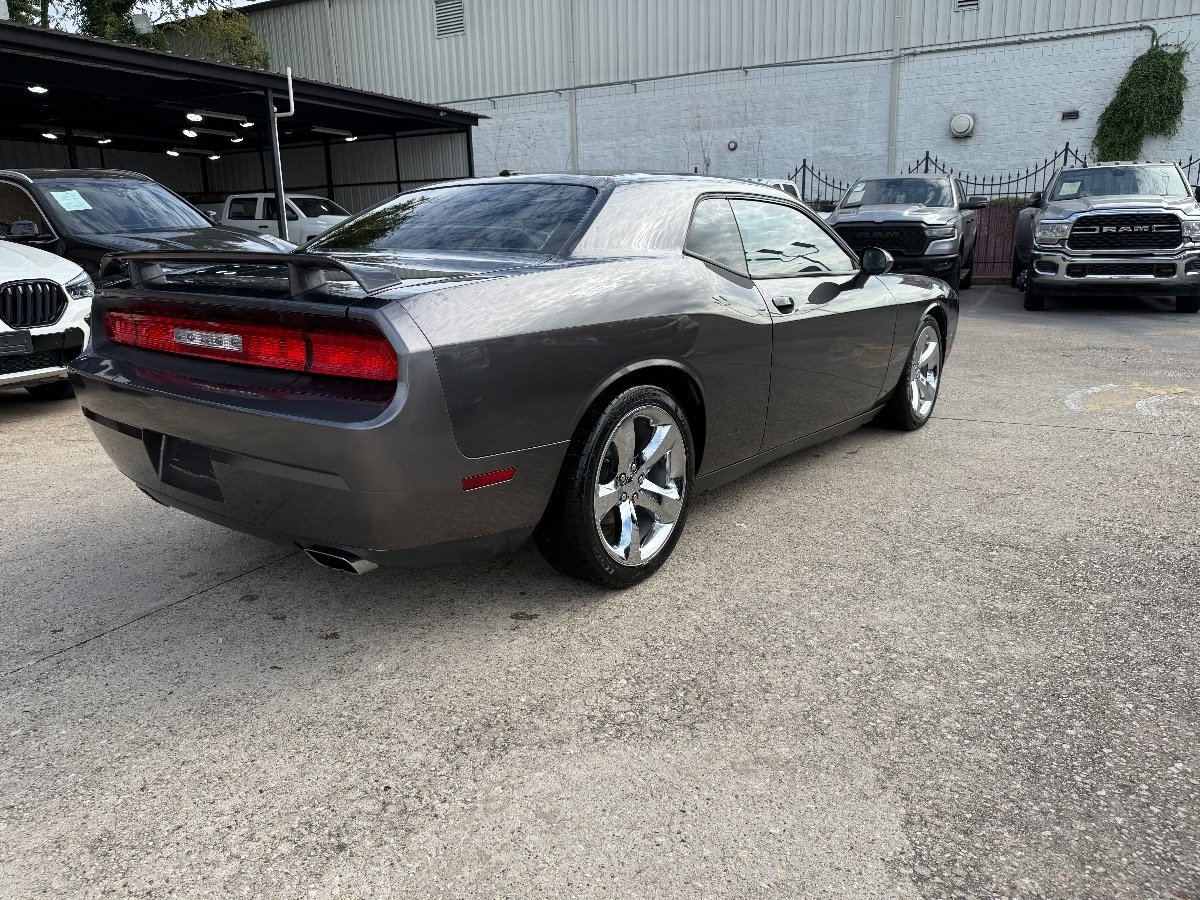 Used 2014 Dodge Challenger R/T RWD image 4