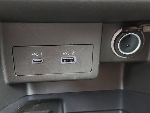 Used 2024 Nissan Kicks SR image 9