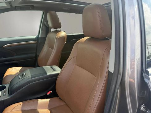 Used 2018 Toyota Highlander Limited Platinum AWD/4WD image 17