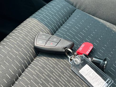 Used 2025 Chevrolet Equinox LT FWD image 20