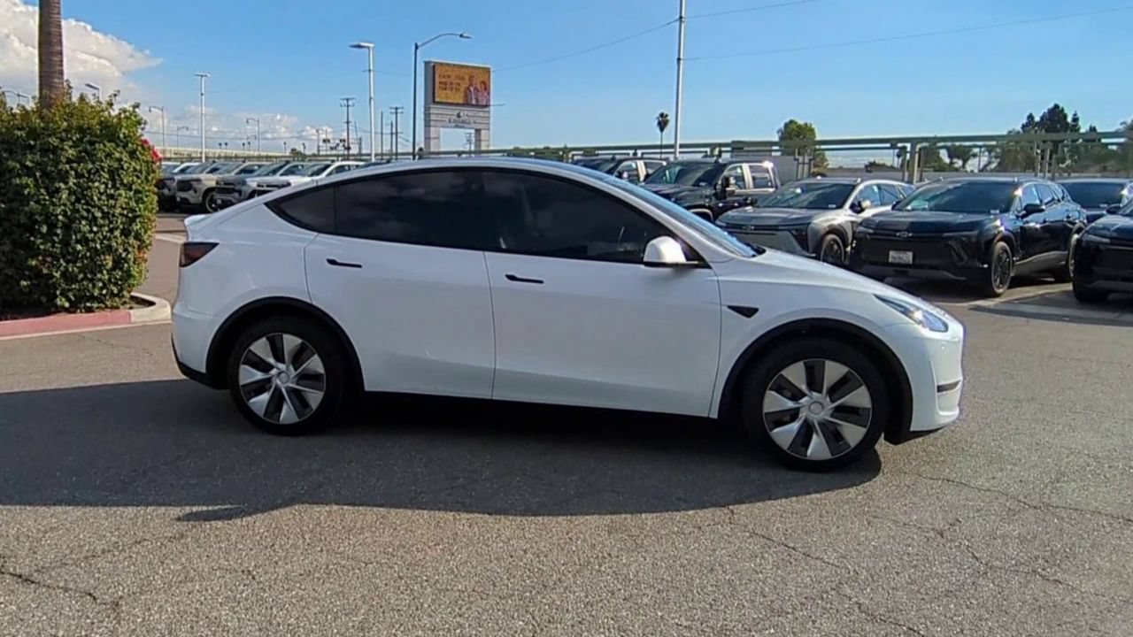 Used 2023 Tesla Model Y Long Range AWD/4WD image 9