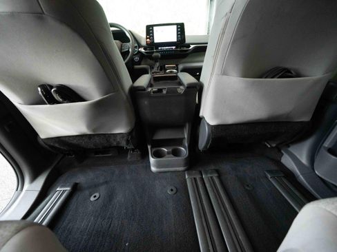 Used 2022 Toyota Sienna LE FWD image 22