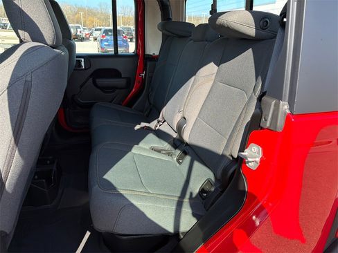 Used 2025 Jeep Gladiator Sport image 31