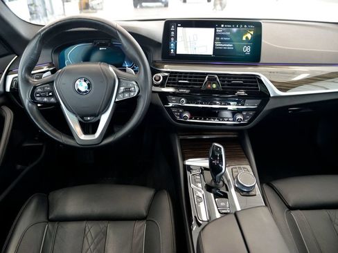 Used 2021 BMW 530e xDrive AWD/4WD image 17