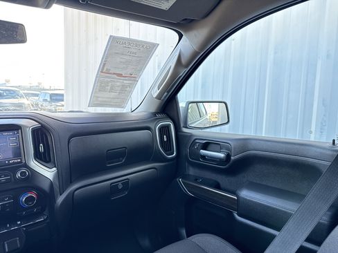 Used 2021 Chevrolet Silverado 1500 LT image 25