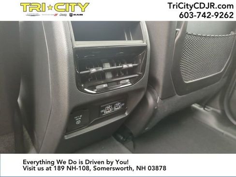 New 2025 Jeep Grand Cherokee Altitude image 25